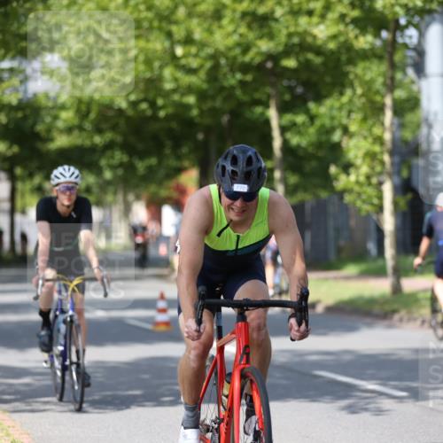 10.08.2025 - GEWOBA Citytriathlon Bremen Yannick Fuchs http://msf.ph/oto/8548245 10.08.2025 12:13:35 Radfahren 552, 612, 649, 664, 770, 774, 776, 823, 916, 1017 meine-sportfotos.de