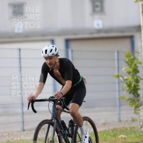 10.08.2025 - GEWOBA Citytriathlon Bremen Yannick Fuchs http://msf.ph/oto/8548246 10.08.2025 13:11:38 Radfahren 604, 664, 667, 688, 894, 915, 933, 937, 966, 1017, 1032 meine-sportfotos.de