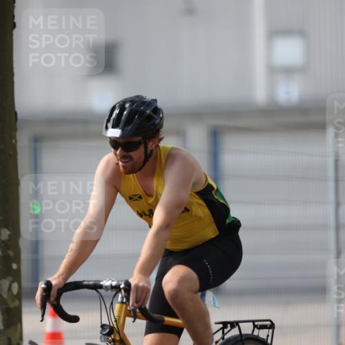 10.08.2025 - GEWOBA Citytriathlon Bremen Yannick Fuchs http://msf.ph/oto/8548255 10.08.2025 13:11:41 Radfahren 604, 635, 667, 750, 894, 915, 933, 937, 966, 1017, 1032 meine-sportfotos.de