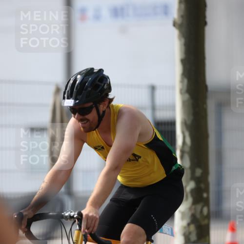 10.08.2025 - GEWOBA Citytriathlon Bremen Yannick Fuchs http://msf.ph/oto/8548257 10.08.2025 13:11:41 Radfahren 604, 635, 667, 750, 894, 915, 933, 937, 966, 1017, 1032 meine-sportfotos.de