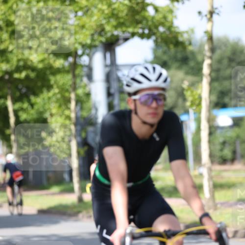 10.08.2025 - GEWOBA Citytriathlon Bremen Yannick Fuchs http://msf.ph/oto/8548258 10.08.2025 12:13:36 Radfahren 552, 612, 621, 649, 664, 770, 774, 776, 823, 916, 1017 meine-sportfotos.de