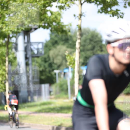 10.08.2025 - GEWOBA Citytriathlon Bremen Yannick Fuchs http://msf.ph/oto/8548261 10.08.2025 12:13:36 Radfahren 552, 612, 621, 649, 664, 770, 774, 776, 823, 916, 1017 meine-sportfotos.de