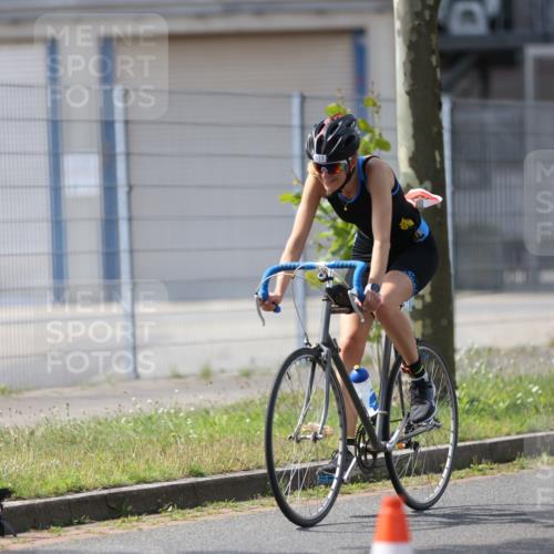 10.08.2025 - GEWOBA Citytriathlon Bremen Yannick Fuchs http://msf.ph/oto/8548264 10.08.2025 13:11:45 Radfahren 604, 635, 667, 750, 894, 933, 937, 966, 1017, 1032 meine-sportfotos.de