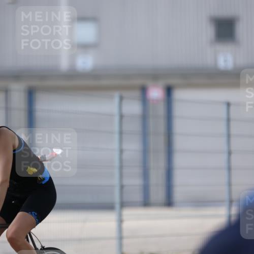 10.08.2025 - GEWOBA Citytriathlon Bremen Yannick Fuchs http://msf.ph/oto/8548272 10.08.2025 13:11:46 Radfahren 604, 635, 667, 750, 894, 933, 937, 966, 1017, 1032 meine-sportfotos.de
