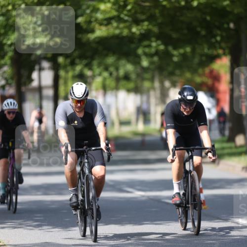 10.08.2025 - GEWOBA Citytriathlon Bremen Yannick Fuchs http://msf.ph/oto/8548285 10.08.2025 12:13:41 Radfahren 552, 568, 612, 621, 649, 664, 770, 776, 823, 916, 1017 meine-sportfotos.de