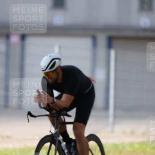 10.08.2025 - GEWOBA Citytriathlon Bremen Yannick Fuchs http://msf.ph/oto/8548289 10.08.2025 13:11:53 Radfahren 635, 750, 933, 937, 966, 1017, 1032 meine-sportfotos.de