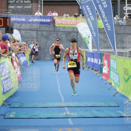 10.08.2025 - GEWOBA Citytriathlon Bremen H.Heesch http://msf.ph/oto/8548290 10.08.2025 11:33:42 Ziel 353, 491, 512 meine-sportfotos.de