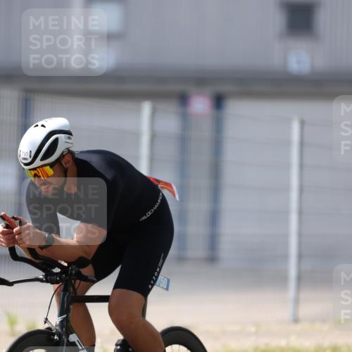10.08.2025 - GEWOBA Citytriathlon Bremen Yannick Fuchs http://msf.ph/oto/8548292 10.08.2025 13:11:53 Radfahren 635, 750, 933, 937, 966, 1017, 1032 meine-sportfotos.de