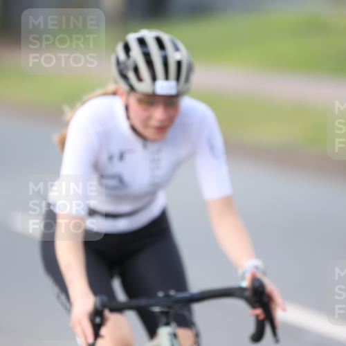 10.08.2025 - GEWOBA Citytriathlon Bremen Yannick Fuchs http://msf.ph/oto/8548294 10.08.2025 13:12:37 Radfahren 575, 789, 895, 902, 924, 1028, 1035 meine-sportfotos.de