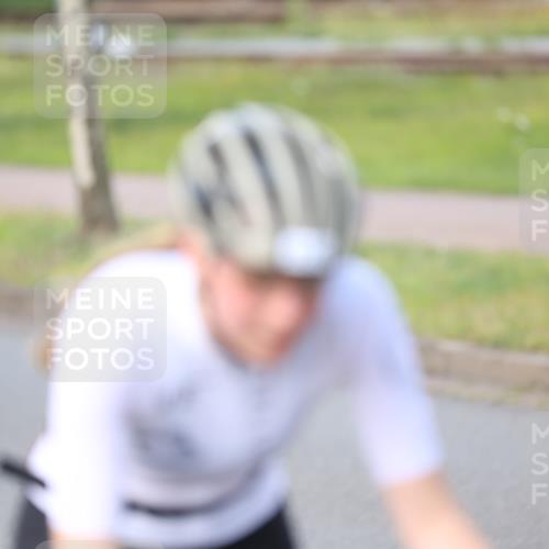 10.08.2025 - GEWOBA Citytriathlon Bremen Yannick Fuchs http://msf.ph/oto/8548297 10.08.2025 13:12:38 Radfahren 575, 582, 789, 895, 902, 924, 1028, 1035 meine-sportfotos.de