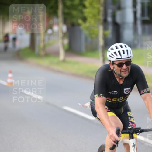 10.08.2025 - GEWOBA Citytriathlon Bremen Yannick Fuchs http://msf.ph/oto/8548301 10.08.2025 13:12:42 Radfahren 575, 582, 789, 895, 902, 924, 1028, 1035 meine-sportfotos.de