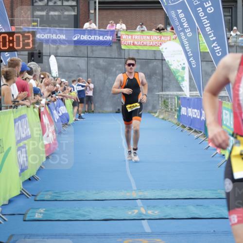 10.08.2025 - GEWOBA Citytriathlon Bremen H.Heesch http://msf.ph/oto/8548302 10.08.2025 11:33:45 Ziel 353, 512 meine-sportfotos.de