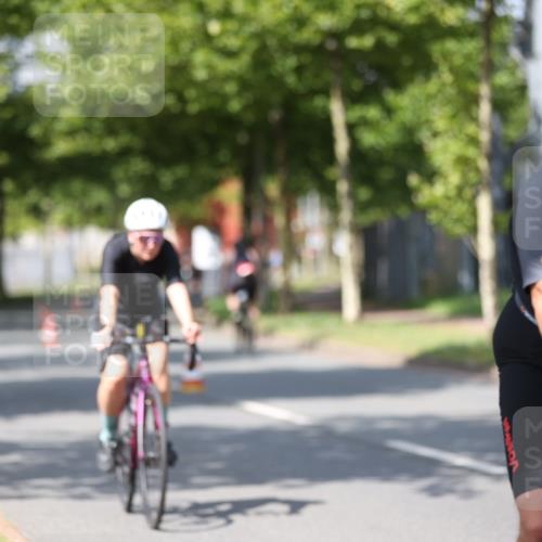 10.08.2025 - GEWOBA Citytriathlon Bremen Yannick Fuchs http://msf.ph/oto/8548303 10.08.2025 12:13:43 Radfahren 552, 568, 612, 621, 649, 664, 733, 770, 776, 823, 863, 916, 1017 meine-sportfotos.de