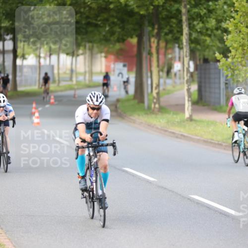 10.08.2025 - GEWOBA Citytriathlon Bremen Yannick Fuchs http://msf.ph/oto/8548307 10.08.2025 13:12:43 Radfahren 575, 582, 789, 895, 902, 924, 1028, 1035 meine-sportfotos.de