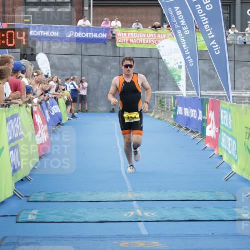 10.08.2025 - GEWOBA Citytriathlon Bremen H.Heesch http://msf.ph/oto/8548309 10.08.2025 11:33:46 Ziel 353, 432, 512 meine-sportfotos.de