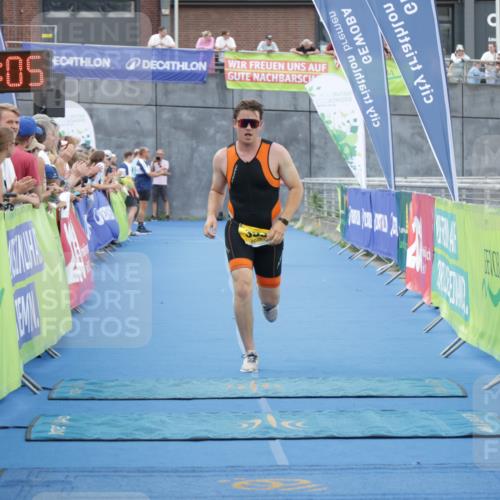 10.08.2025 - GEWOBA Citytriathlon Bremen H.Heesch http://msf.ph/oto/8548319 10.08.2025 11:33:46 Ziel 353, 432, 512 meine-sportfotos.de