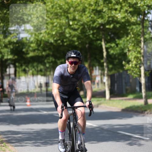 10.08.2025 - GEWOBA Citytriathlon Bremen Yannick Fuchs http://msf.ph/oto/8548321 10.08.2025 12:13:44 Radfahren 552, 568, 612, 621, 649, 664, 733, 770, 776, 823, 863, 916, 1017 meine-sportfotos.de