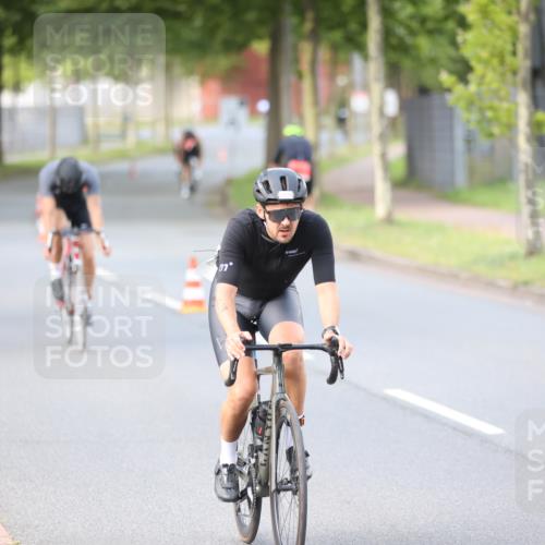 10.08.2025 - GEWOBA Citytriathlon Bremen Yannick Fuchs http://msf.ph/oto/8548323 10.08.2025 13:12:49 Radfahren 575, 582, 789, 895, 902, 1028, 1035 meine-sportfotos.de