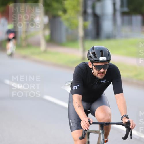10.08.2025 - GEWOBA Citytriathlon Bremen Yannick Fuchs http://msf.ph/oto/8548324 10.08.2025 13:12:49 Radfahren 575, 582, 789, 895, 902, 1028, 1035 meine-sportfotos.de