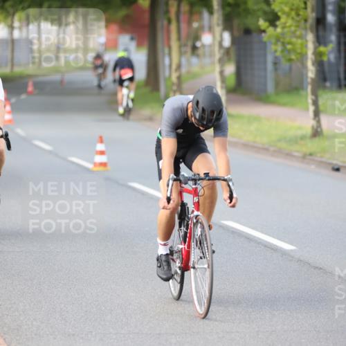 10.08.2025 - GEWOBA Citytriathlon Bremen Yannick Fuchs http://msf.ph/oto/8548327 10.08.2025 13:12:50 Radfahren 575, 582, 895, 902, 1028, 1035 meine-sportfotos.de