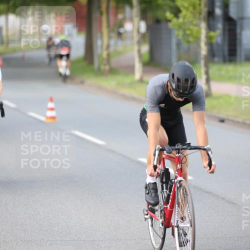 10.08.2025 - GEWOBA Citytriathlon Bremen Yannick Fuchs http://msf.ph/oto/8548330 10.08.2025 13:12:50 Radfahren 575, 582, 895, 902, 1028, 1035 meine-sportfotos.de