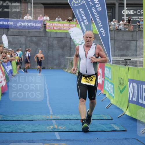 10.08.2025 - GEWOBA Citytriathlon Bremen H.Heesch http://msf.ph/oto/8548331 10.08.2025 11:33:52 Ziel 353, 432 meine-sportfotos.de