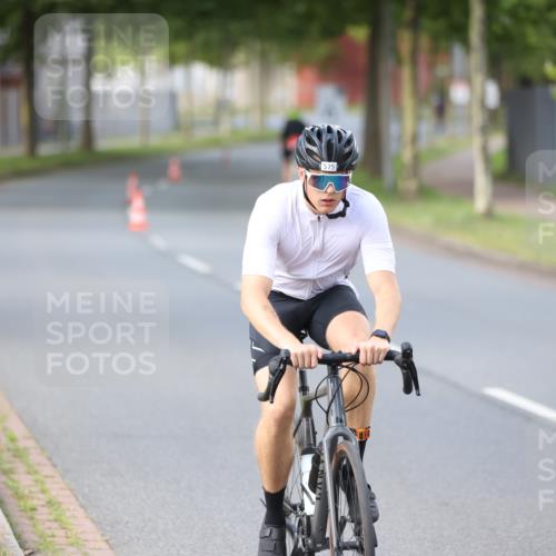 10.08.2025 - GEWOBA Citytriathlon Bremen Yannick Fuchs http://msf.ph/oto/8548333 10.08.2025 13:12:51 Radfahren 575, 582, 895, 902, 1028, 1035 meine-sportfotos.de