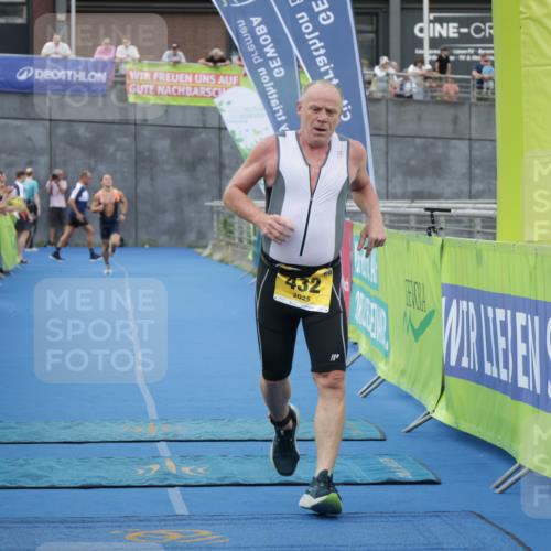 10.08.2025 - GEWOBA Citytriathlon Bremen H.Heesch http://msf.ph/oto/8548334 10.08.2025 11:33:52 Ziel 353, 432 meine-sportfotos.de
