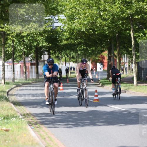 10.08.2025 - GEWOBA Citytriathlon Bremen Yannick Fuchs http://msf.ph/oto/8548335 10.08.2025 12:13:46 Radfahren 552, 568, 590, 612, 621, 649, 664, 733, 770, 776, 823, 863, 916, 1017 meine-sportfotos.de