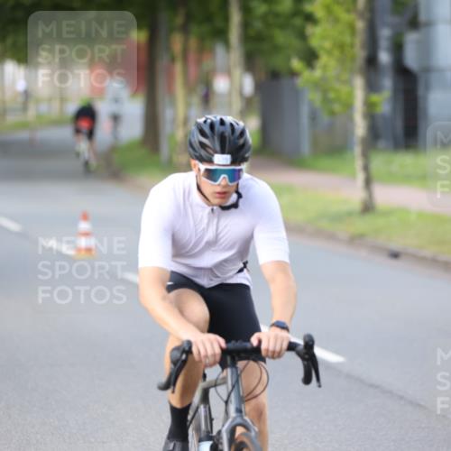 10.08.2025 - GEWOBA Citytriathlon Bremen Yannick Fuchs http://msf.ph/oto/8548336 10.08.2025 13:12:51 Radfahren 575, 582, 895, 902, 1028, 1035 meine-sportfotos.de