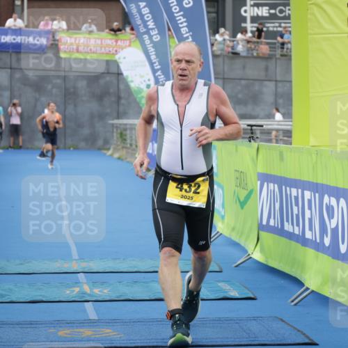 10.08.2025 - GEWOBA Citytriathlon Bremen H.Heesch http://msf.ph/oto/8548337 10.08.2025 11:33:53 Ziel 352, 353, 432 meine-sportfotos.de