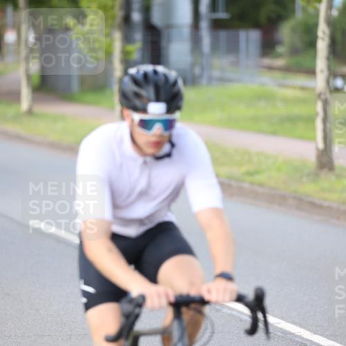 10.08.2025 - GEWOBA Citytriathlon Bremen Yannick Fuchs http://msf.ph/oto/8548339 10.08.2025 13:12:51 Radfahren 575, 582, 895, 902, 1028, 1035 meine-sportfotos.de