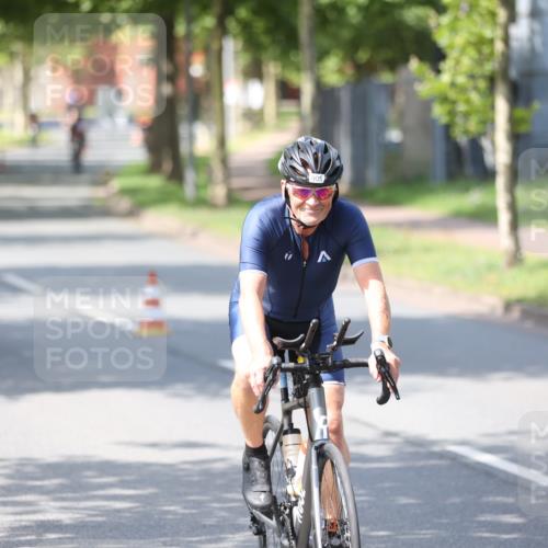 10.08.2025 - GEWOBA Citytriathlon Bremen Yannick Fuchs http://msf.ph/oto/8548341 10.08.2025 13:13:33 Radfahren 742, 781, 790, 905, 982, 1015, 1029, 1039 meine-sportfotos.de