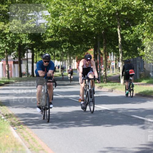 10.08.2025 - GEWOBA Citytriathlon Bremen Yannick Fuchs http://msf.ph/oto/8548342 10.08.2025 12:13:46 Radfahren 552, 568, 590, 612, 621, 649, 664, 733, 770, 776, 823, 863, 916, 1017 meine-sportfotos.de