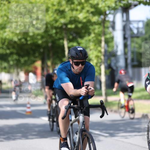 10.08.2025 - GEWOBA Citytriathlon Bremen Yannick Fuchs http://msf.ph/oto/8548352 10.08.2025 12:13:47 Radfahren 552, 568, 590, 612, 621, 649, 664, 733, 770, 776, 823, 863, 916, 1017 meine-sportfotos.de