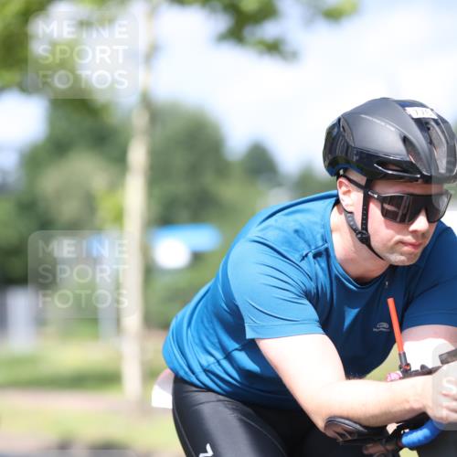 10.08.2025 - GEWOBA Citytriathlon Bremen Yannick Fuchs http://msf.ph/oto/8548359 10.08.2025 12:13:48 Radfahren 552, 568, 590, 612, 621, 664, 733, 770, 776, 823, 863, 916, 951, 1017 meine-sportfotos.de