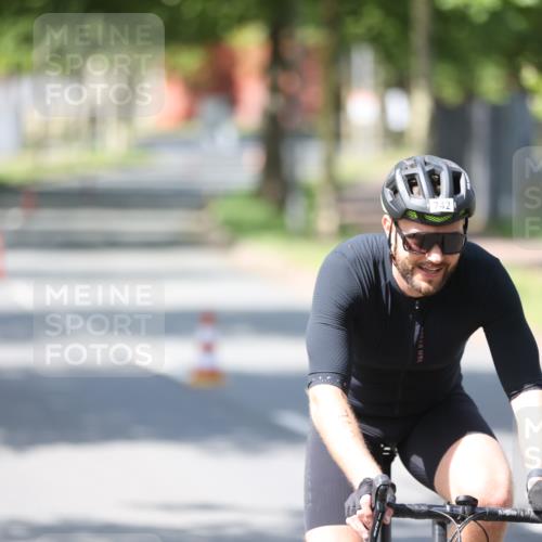 10.08.2025 - GEWOBA Citytriathlon Bremen Yannick Fuchs http://msf.ph/oto/8548371 10.08.2025 13:13:41 Radfahren 742, 781, 784, 790, 905, 982, 1015, 1033 meine-sportfotos.de