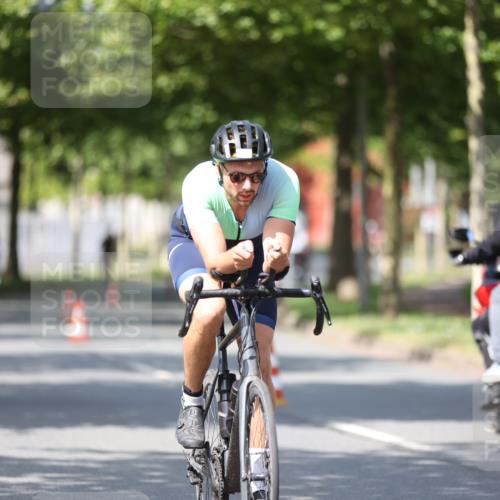 10.08.2025 - GEWOBA Citytriathlon Bremen Yannick Fuchs http://msf.ph/oto/8548372 10.08.2025 12:13:53 Radfahren 568, 590, 621, 664, 733, 776, 823, 863, 873, 950, 951, 1017 meine-sportfotos.de