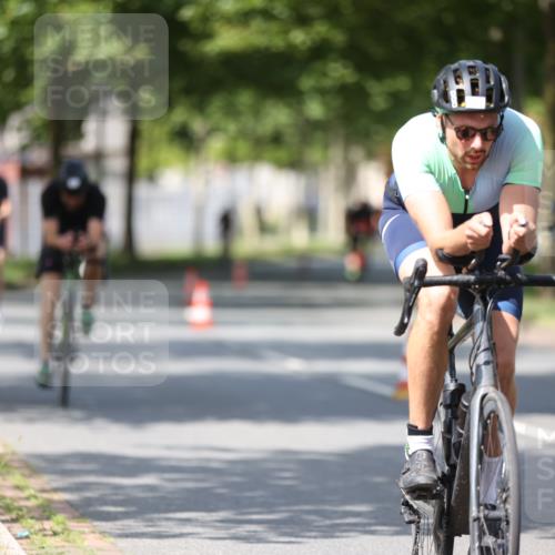 10.08.2025 - GEWOBA Citytriathlon Bremen Yannick Fuchs http://msf.ph/oto/8548375 10.08.2025 12:13:53 Radfahren 568, 590, 621, 664, 733, 776, 823, 863, 873, 950, 951, 1017 meine-sportfotos.de