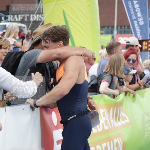 10.08.2025 - GEWOBA Citytriathlon Bremen H.Heesch http://msf.ph/oto/8548377 10.08.2025 11:34:03 Ziel 31, 35, 352 meine-sportfotos.de