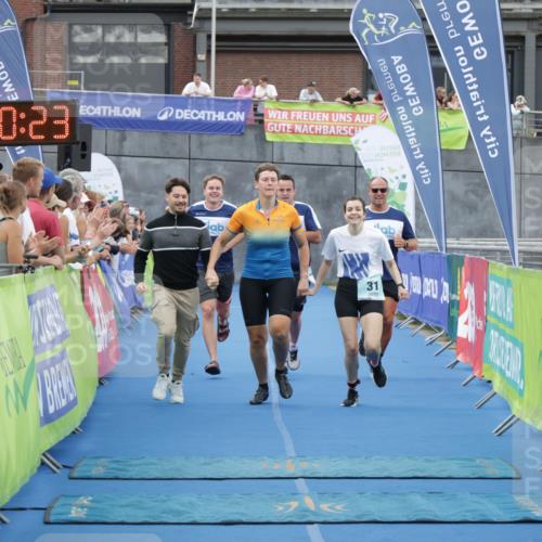 10.08.2025 - GEWOBA Citytriathlon Bremen H.Heesch http://msf.ph/oto/8548380 10.08.2025 11:34:04 Ziel 31, 35, 352 meine-sportfotos.de