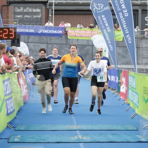 10.08.2025 - GEWOBA Citytriathlon Bremen H.Heesch http://msf.ph/oto/8548384 10.08.2025 11:34:05 Ziel 31, 35, 352 meine-sportfotos.de