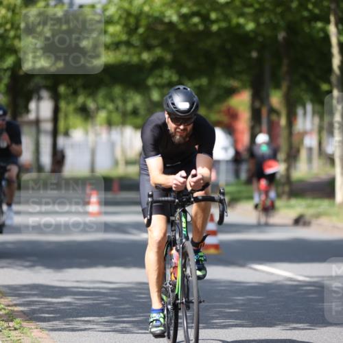 10.08.2025 - GEWOBA Citytriathlon Bremen Yannick Fuchs http://msf.ph/oto/8548390 10.08.2025 12:13:54 Radfahren 568, 590, 621, 689, 733, 776, 823, 863, 873, 950, 951, 1017 meine-sportfotos.de