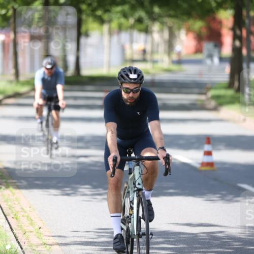 10.08.2025 - GEWOBA Citytriathlon Bremen Yannick Fuchs http://msf.ph/oto/8548391 10.08.2025 13:13:46 Radfahren 742, 781, 784, 790, 982, 1015, 1033 meine-sportfotos.de