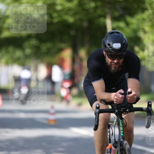 10.08.2025 - GEWOBA Citytriathlon Bremen Yannick Fuchs http://msf.ph/oto/8548393 10.08.2025 12:13:55 Radfahren 568, 590, 621, 689, 733, 776, 823, 863, 873, 950, 951, 1017 meine-sportfotos.de