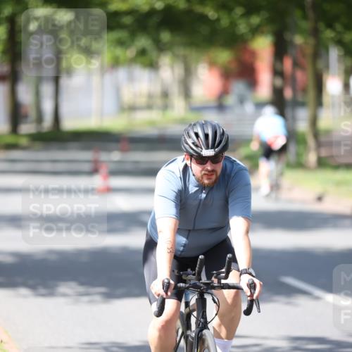 10.08.2025 - GEWOBA Citytriathlon Bremen Yannick Fuchs http://msf.ph/oto/8548402 10.08.2025 13:13:48 Radfahren 742, 781, 784, 790, 982, 1033 meine-sportfotos.de