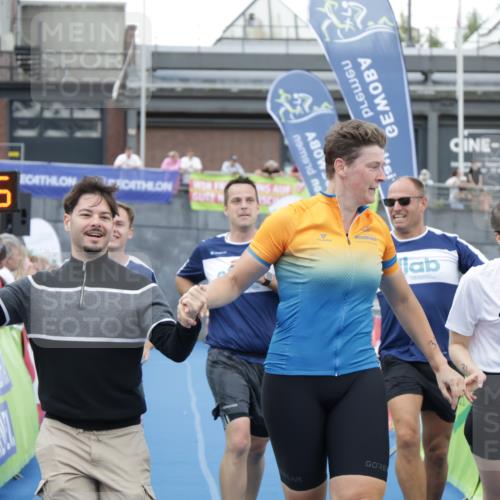 10.08.2025 - GEWOBA Citytriathlon Bremen H.Heesch http://msf.ph/oto/8548415 10.08.2025 11:34:07 Ziel 31, 35 meine-sportfotos.de