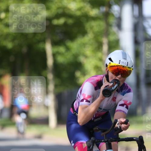 10.08.2025 - GEWOBA Citytriathlon Bremen Yannick Fuchs http://msf.ph/oto/8548424 10.08.2025 12:14:00 Radfahren 568, 587, 590, 615, 621, 689, 733, 788, 863, 873, 950, 951, 1030 meine-sportfotos.de