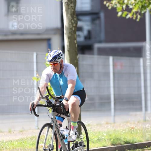 10.08.2025 - GEWOBA Citytriathlon Bremen Yannick Fuchs http://msf.ph/oto/8548425 10.08.2025 13:14:45 Radfahren 772, 877 meine-sportfotos.de