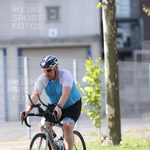 10.08.2025 - GEWOBA Citytriathlon Bremen Yannick Fuchs http://msf.ph/oto/8548426 10.08.2025 13:14:45 Radfahren 772, 877 meine-sportfotos.de